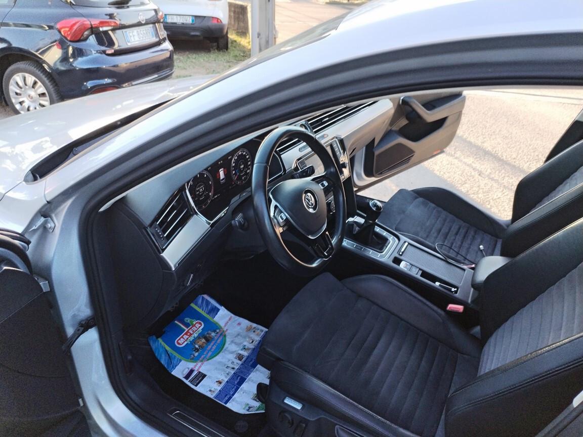 Volkswagen Passat SW 2.0 TDI Highline 10/2016 KM122000 UNIPRO MANUALE FULL SERVICE VW