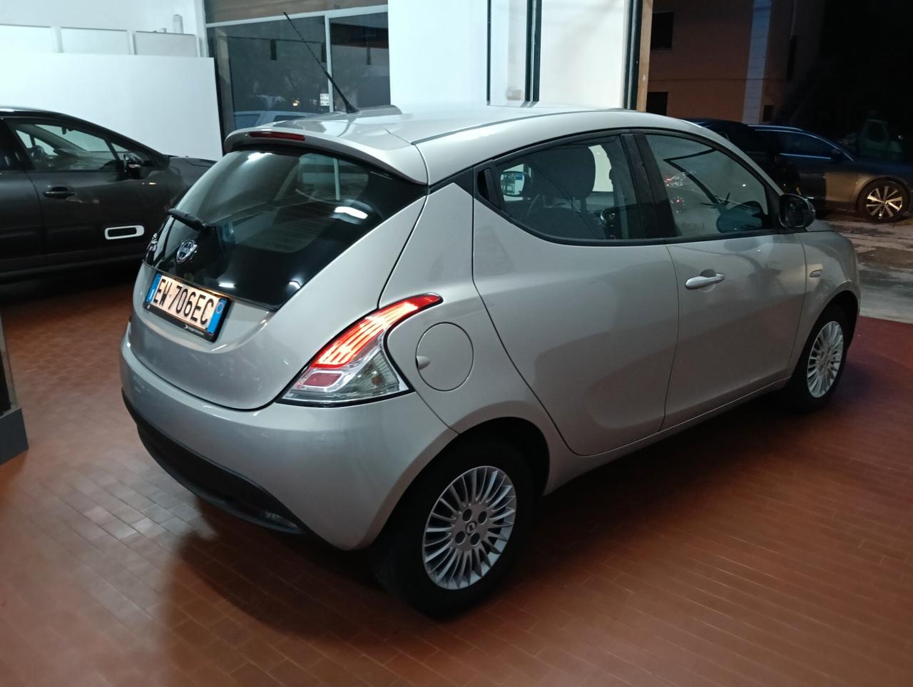 Lancia Ypsilon 1.2 69 CV 5 porte S&S Silver