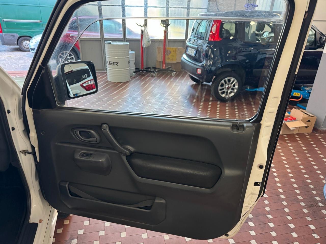 Suzuki Jimny 1.5 DDiS cat 4WD Special - RIDOTTE E GANCIO TRAINO