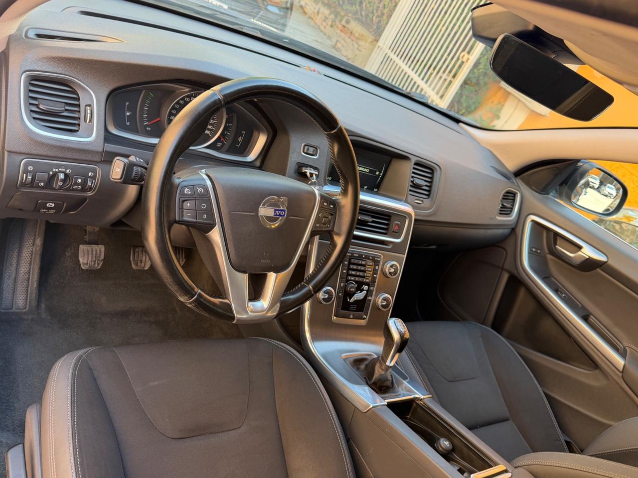 Volvo V60 D4 R-design Momentum