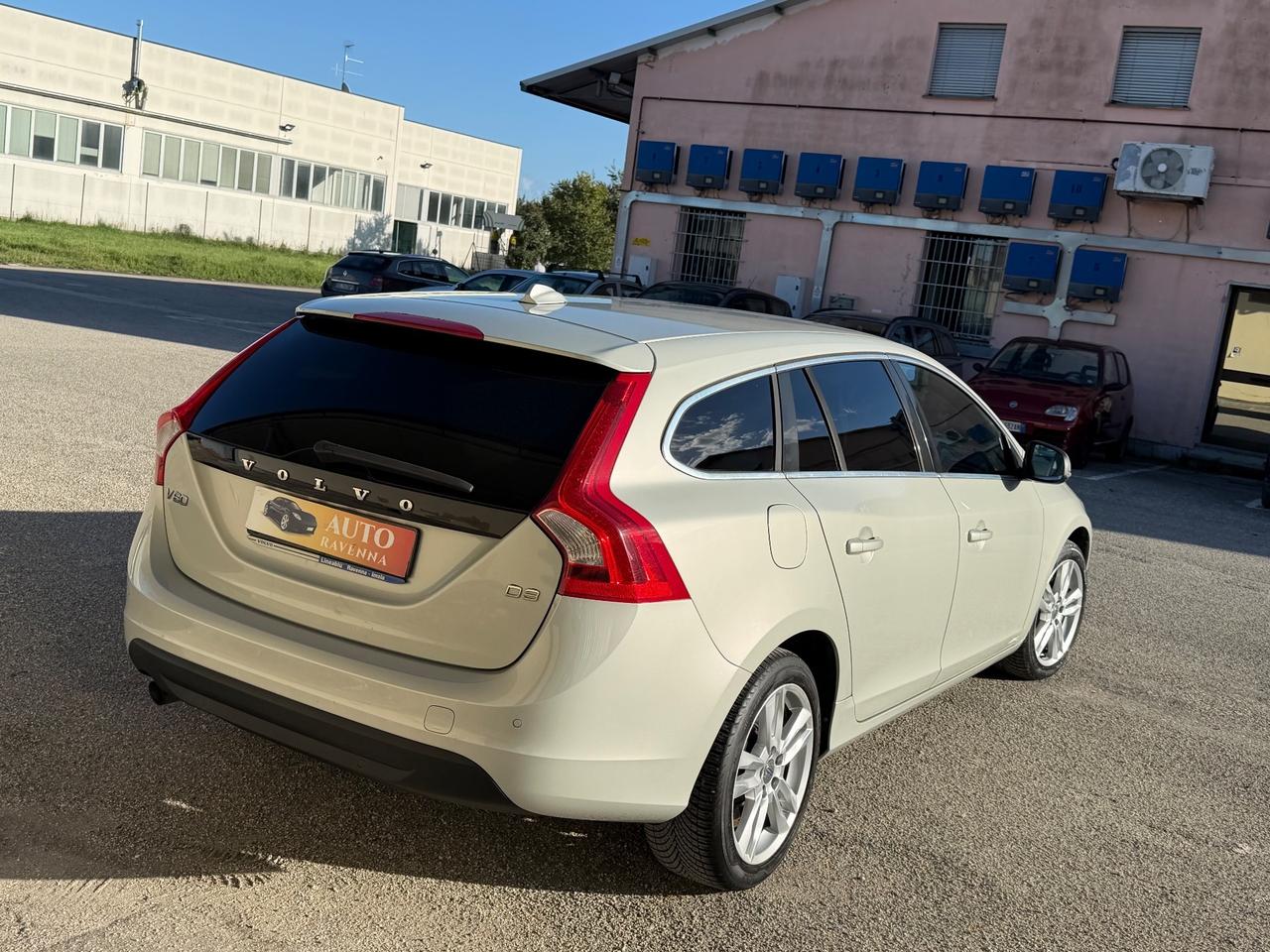 Volvo V60 D3 163CV R-design 2012