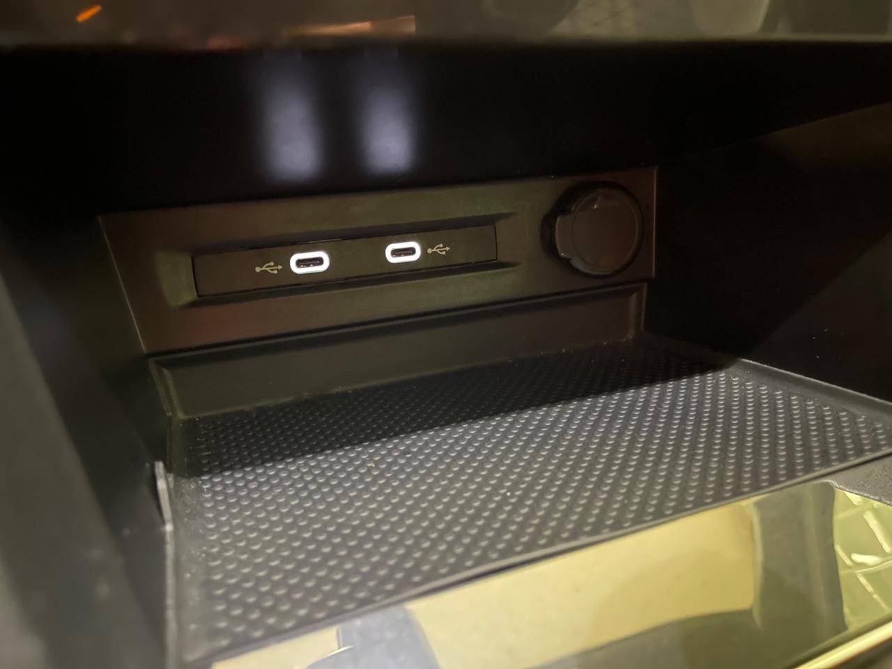 VOLKSWAGEN TIGUAN 2.0 TDI R-Line 4MOTION 2021