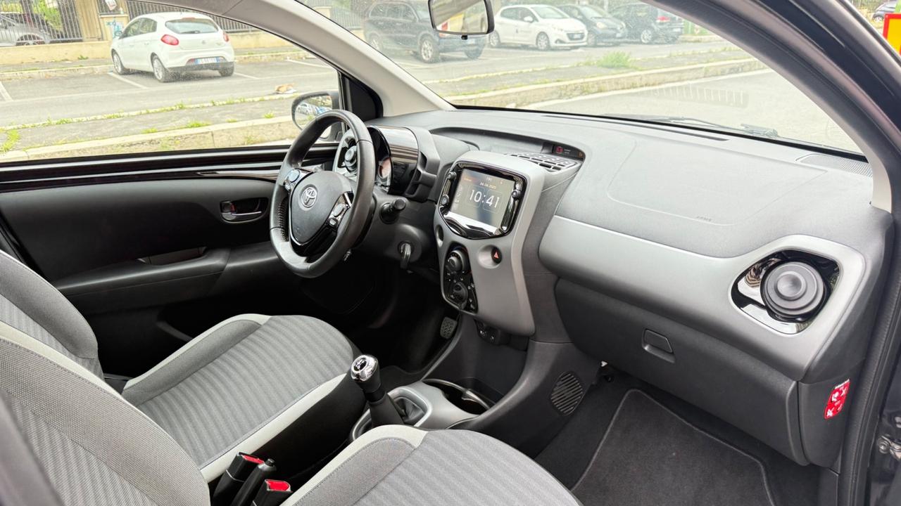 Toyota Aygo Connect 1.0 VVT-i 72 CV 5 porte x-cool LED NAVI CAR PLAY PDC BLUETOOTH CERCHI 16