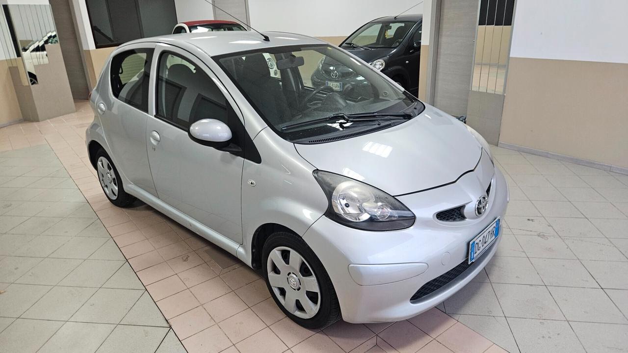 Toyota Aygo 1.0 12V VVT-i 5 porte Sol