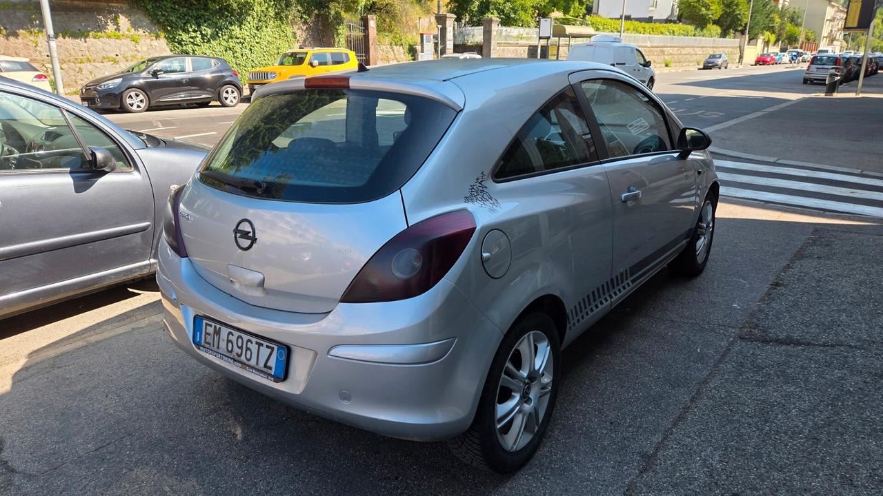 Opel Corsa 1.2 3 porte