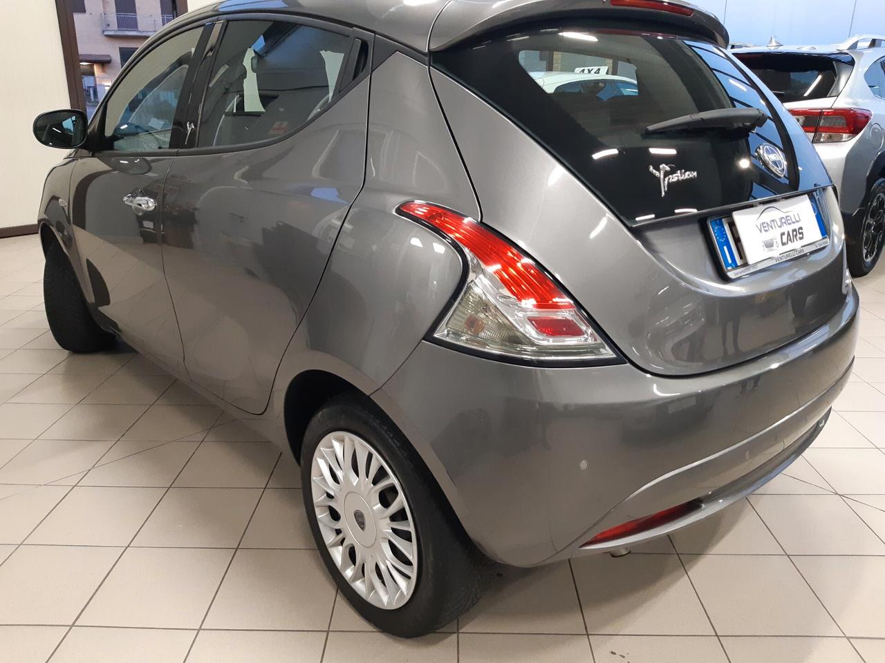Lancia Ypsilon 1.2 69 CV 5 porte Silver