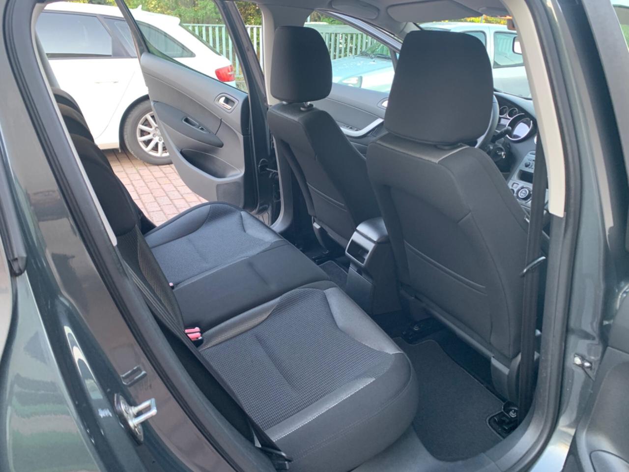 Peugeot 308 1.6 HDi 110CV 5p. Féline (6 Marce)