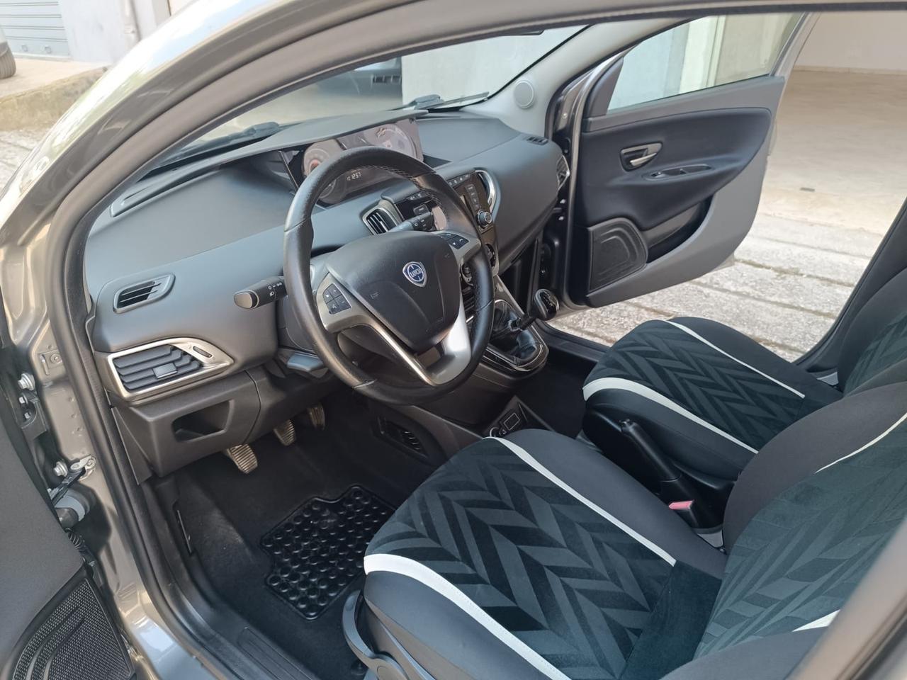 Lancia Ypsilon 1.3 MJT 16V 95 CV 5 porte S&S Gold