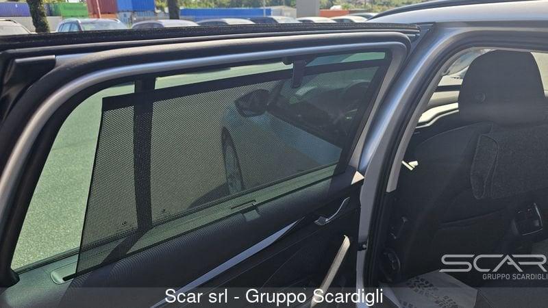 Skoda Octavia 2.0 TDI 150 CV DSG Wagon Executive con FARI MATRIX E CERCHI D 18