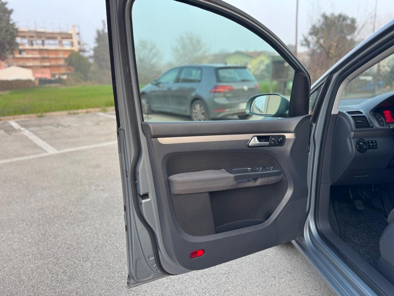 Volkswagen Touran 2.0 Highline Ecofuel 7 POSTI