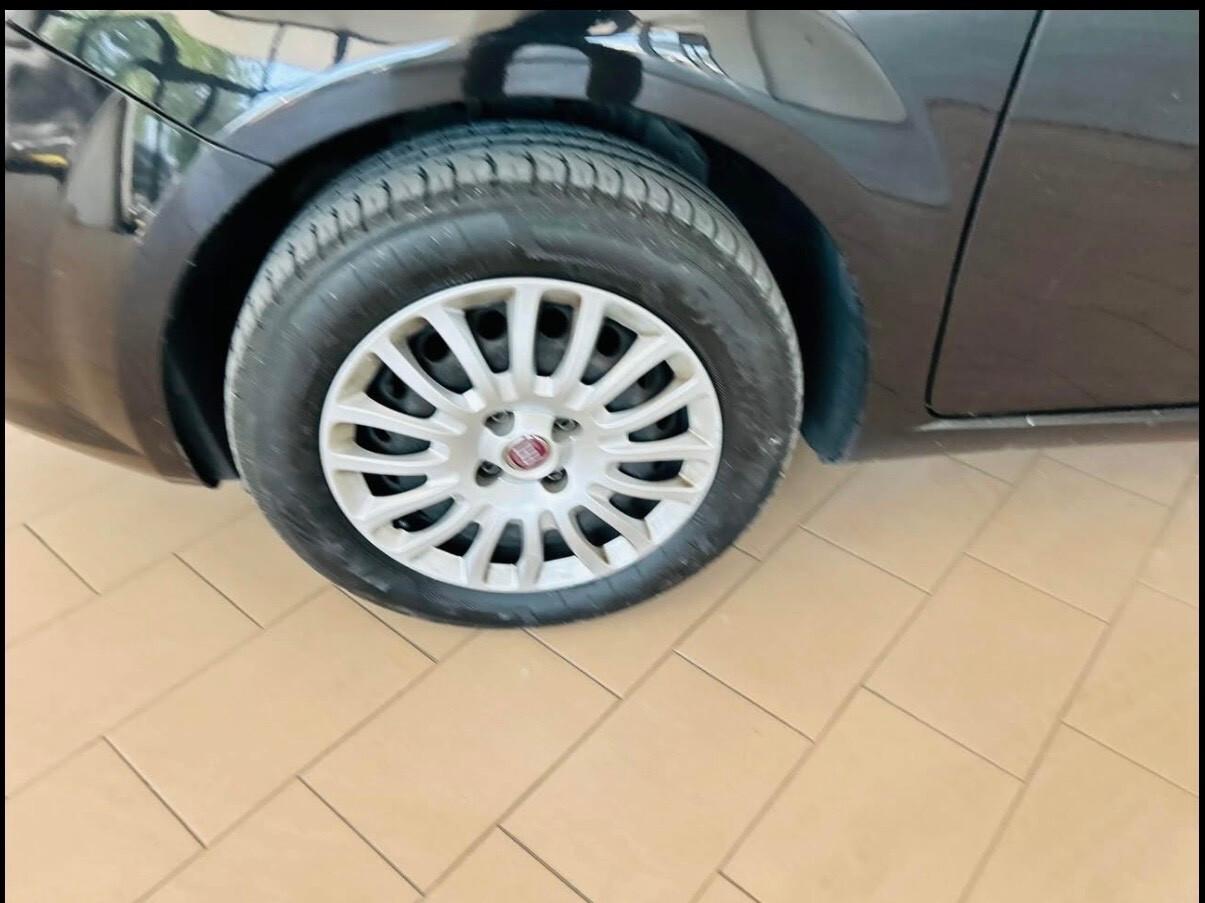 Fiat Punto 1.3 MJT II 75 CV 5 porte Street