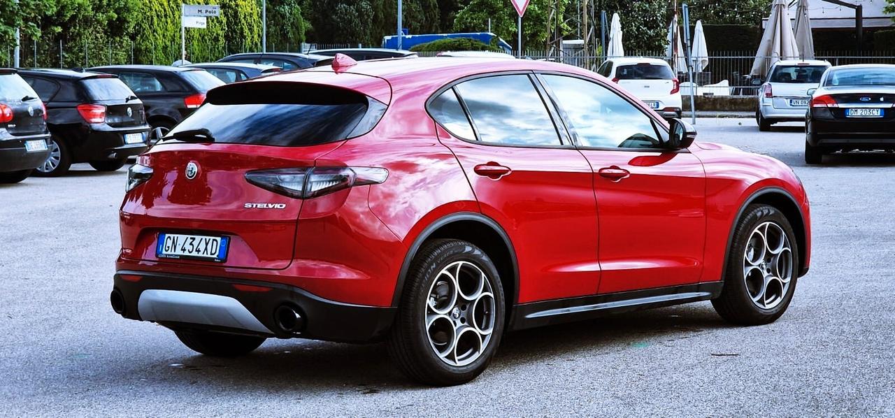 Alfa Romeo Stelvio 2.2 Turbodiesel 160 CV AT8 RWD Super