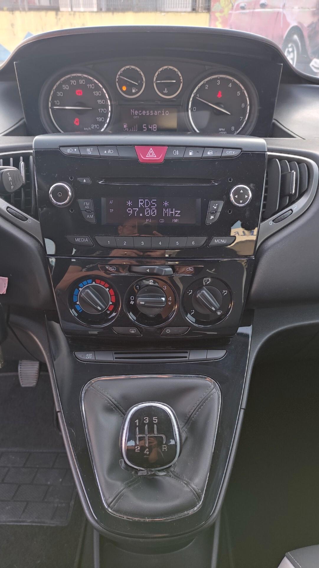 Lancia Ypsilon 1.2 69 CV 5 porte GPL Ecochic Gold NEOPATENTATI - 2015