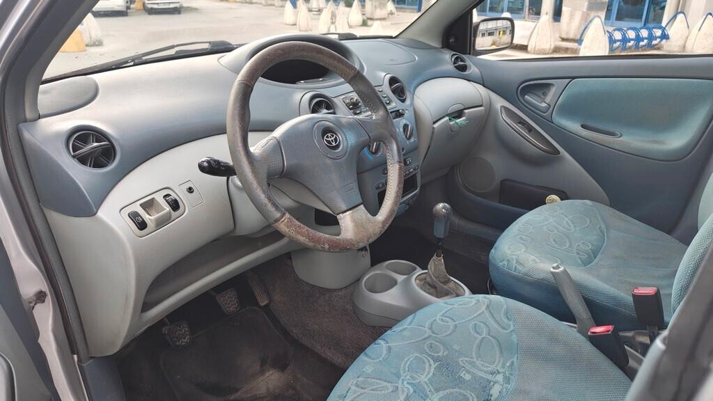 Toyota Yaris 1.3i 16V cat 5 porte