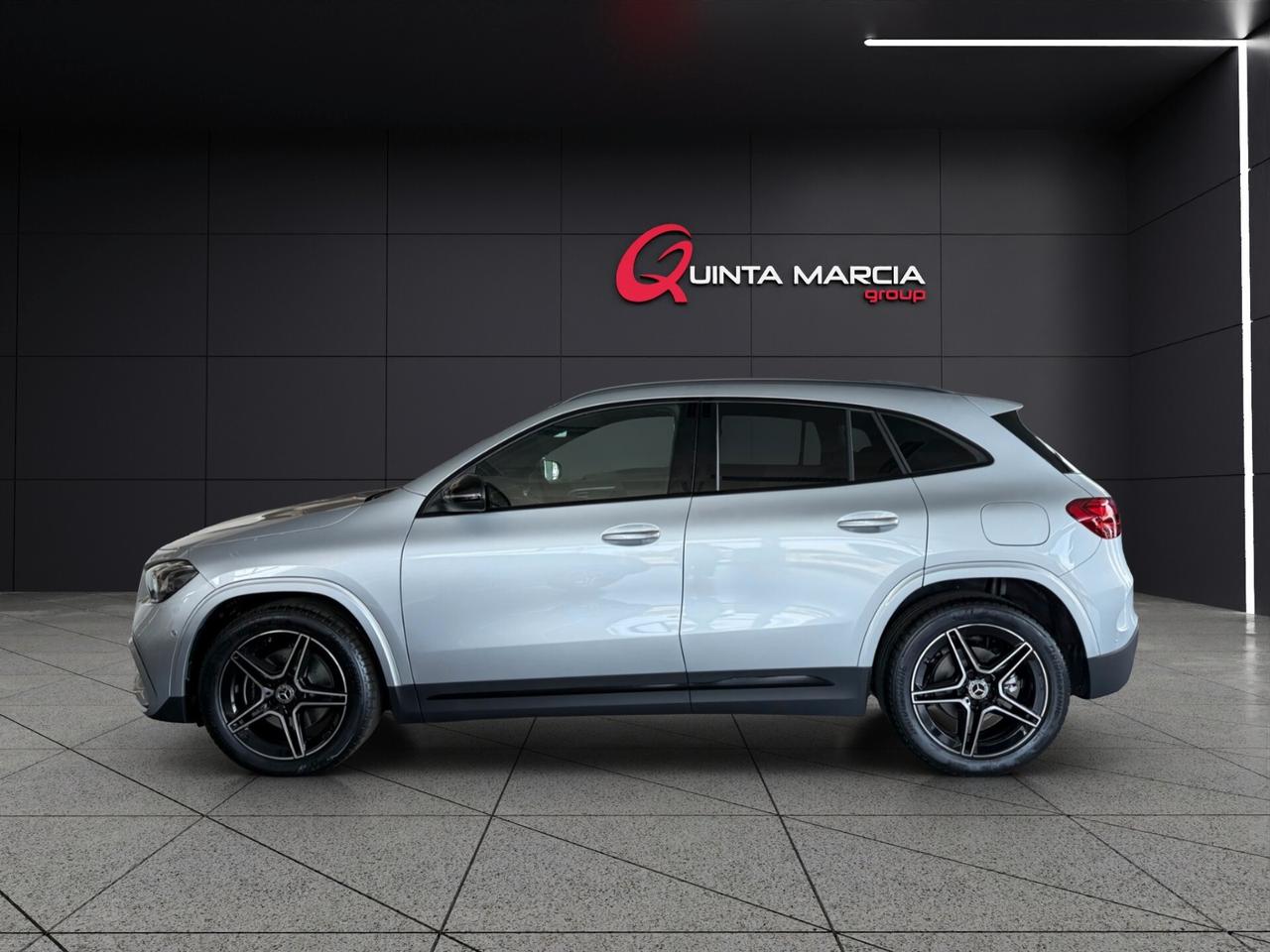 Mercedes-Benz GLA 200d PREMIUM AMG 1600 KM!