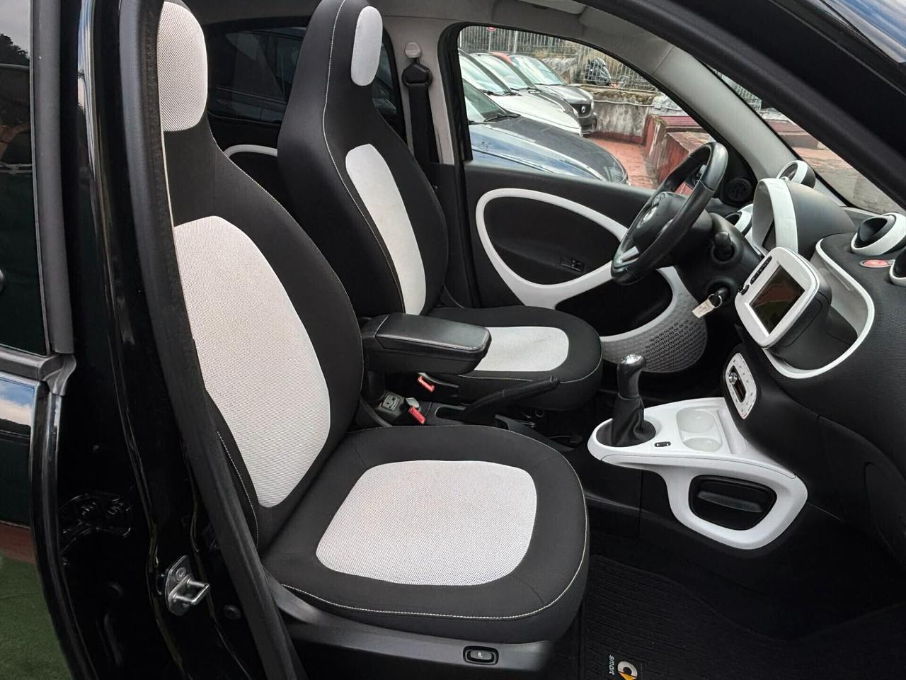 Smart ForFour 1.0 71 CV Total Black Cabrio