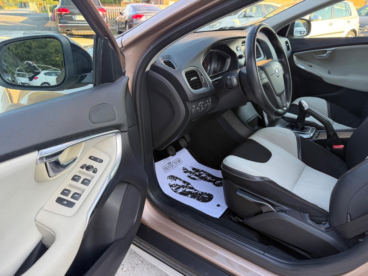 Volvo V40 Cross Country D2 1.6 Kinetic UNICO