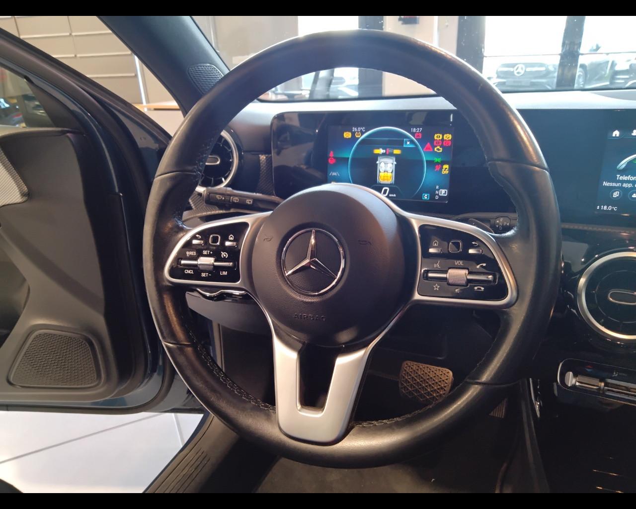 Mercedes-Benz Classe A - W177 2018 - A 180 d Sport auto