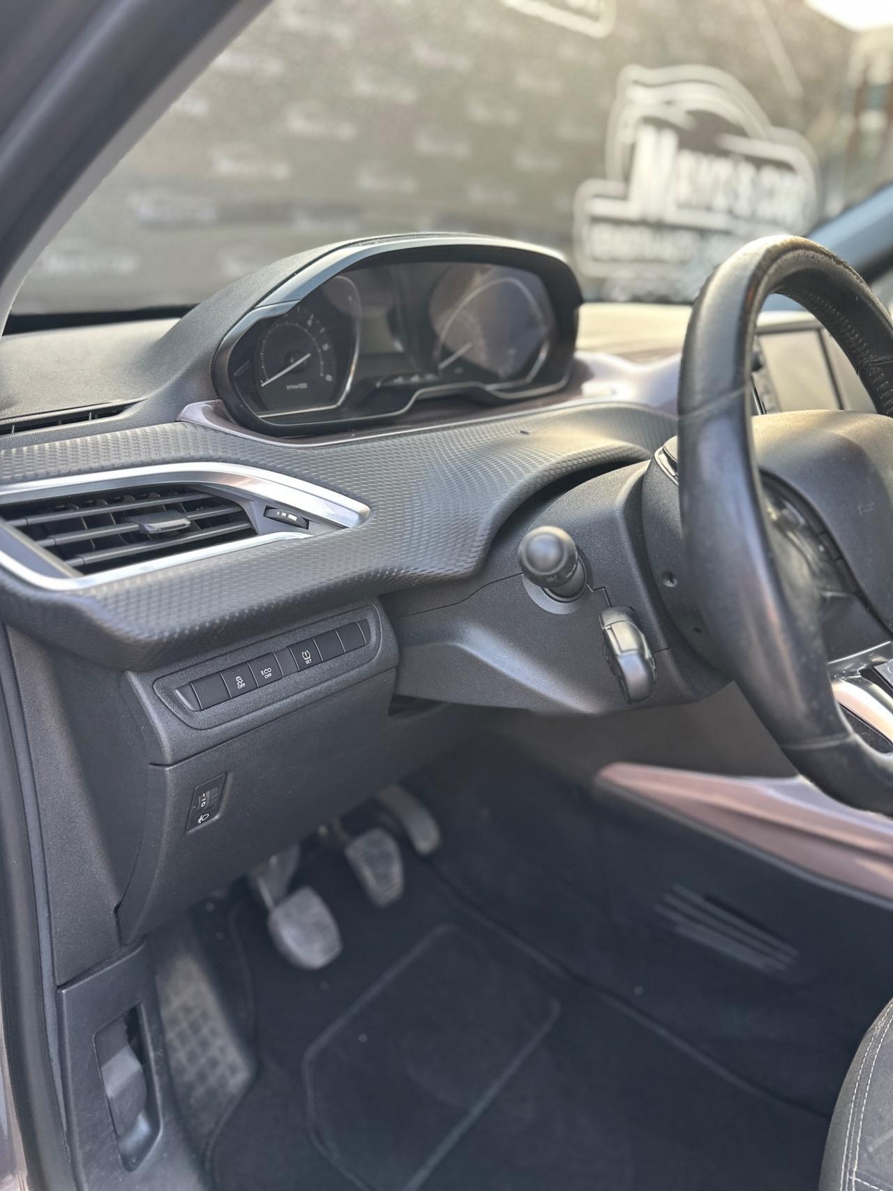 PEUGEOT 2008(anno 2015)