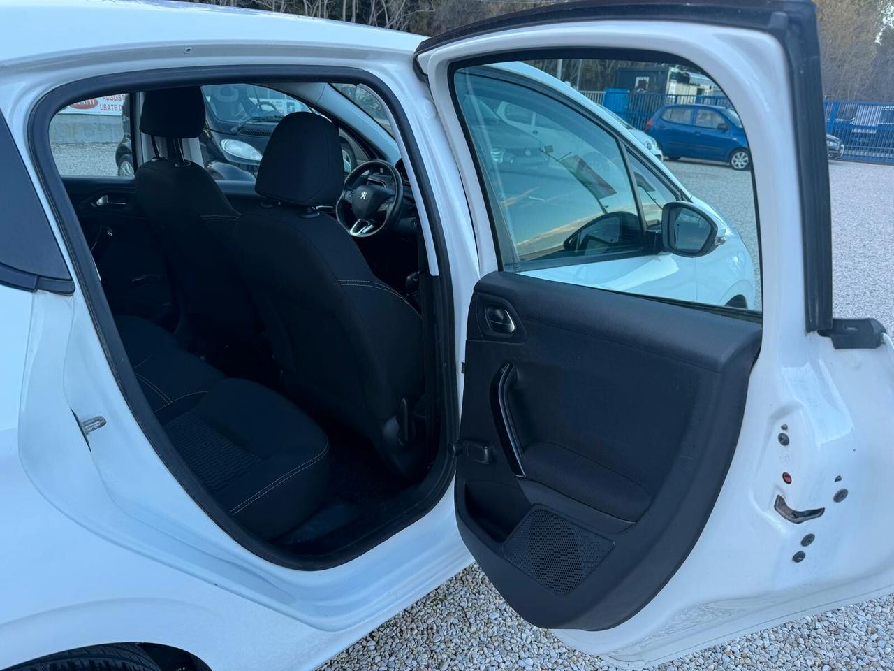 Peugeot 208 PureTech 82 5p. GPL Allure