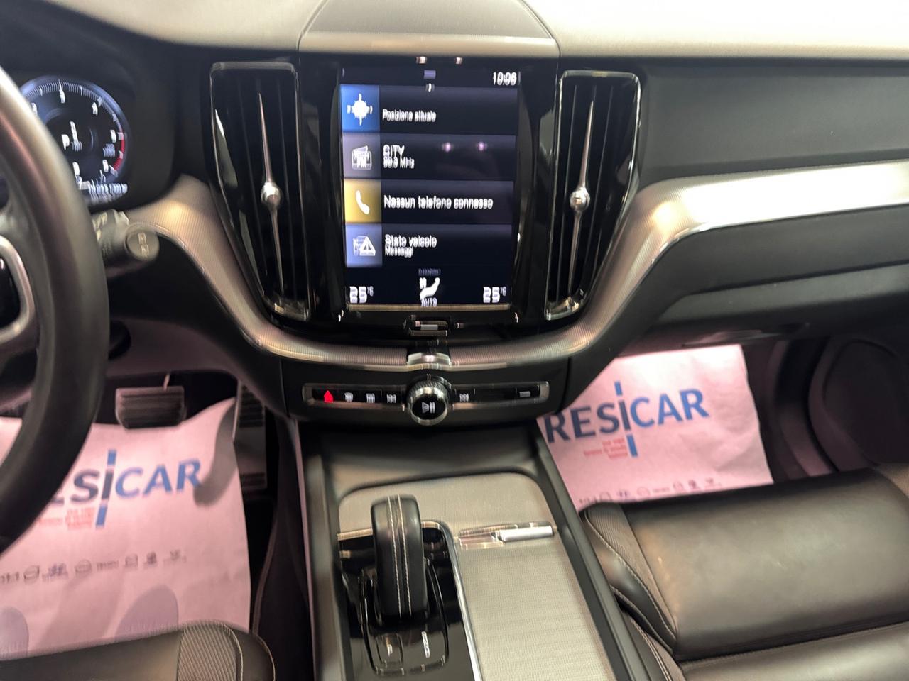 VOLVO XC60 2.0 b4 R-design awd auto