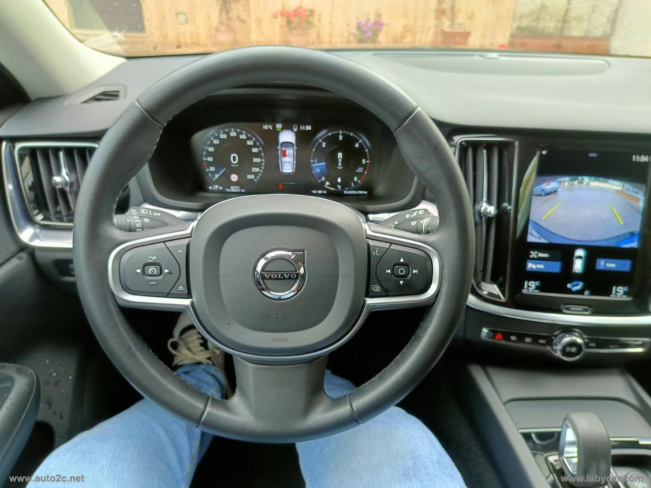 VOLVO V60 B4