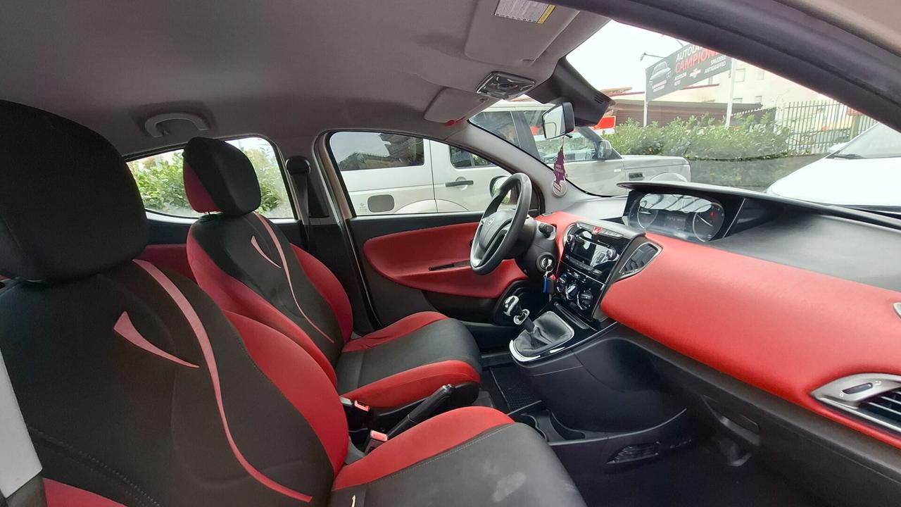 Lancia Ypsilon 0.9 TwinAir 85 CV 5 porte Metano Ecochic Gold