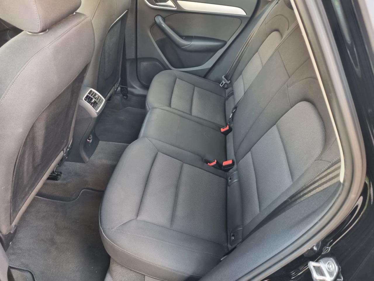 Audi Q3 2.0 TDI 120 CV S line Edition