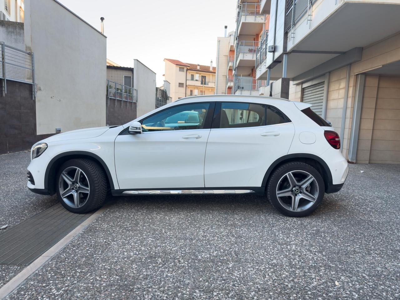 Mercedes-benz GLA 200 d Automatic Premium AMG 136 cv