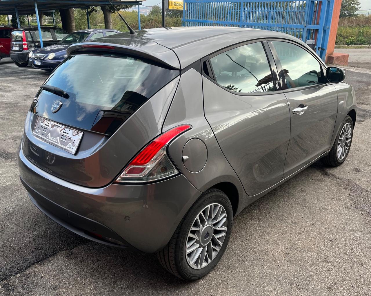 Lancia Ypsilon 1.2 69 CV 5 porte Gold-km 83000-