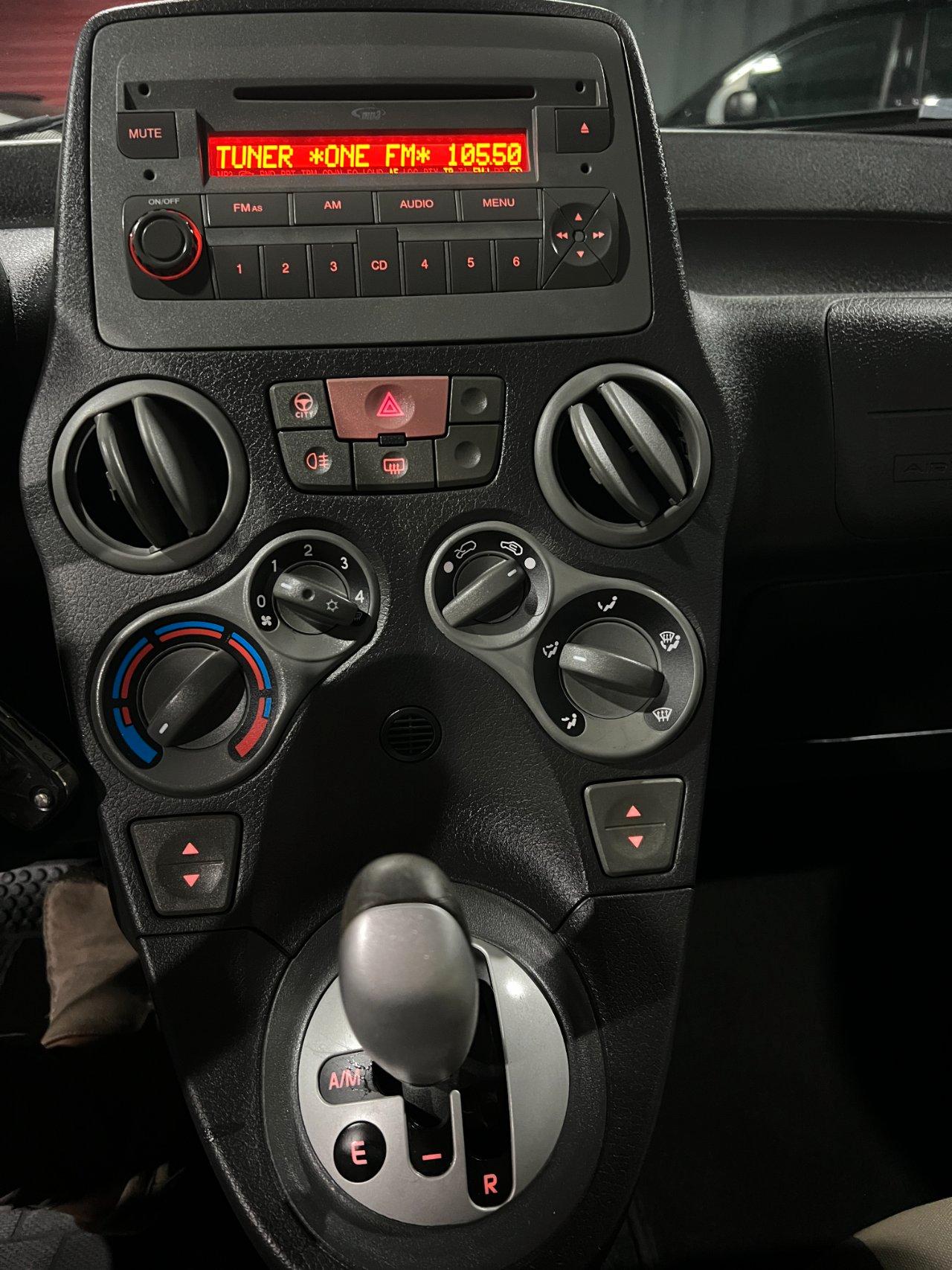 Fiat Panda 1.2 DYNAMIC DUALOGIC (CAMBIO AUTOMATICO)