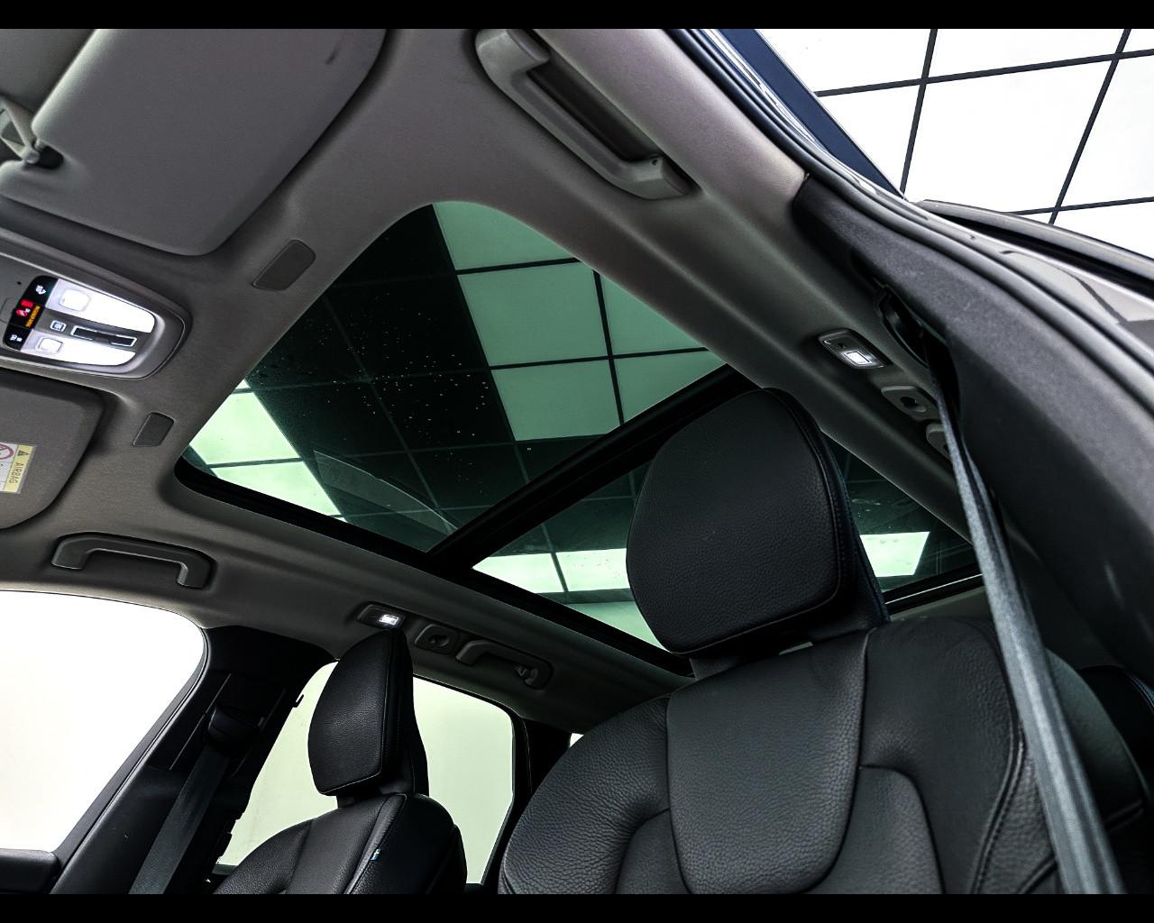 VOLVO XC60 (2017-->) - XC60 T6 Recharge Plug-in Hybrid AWD Inscription