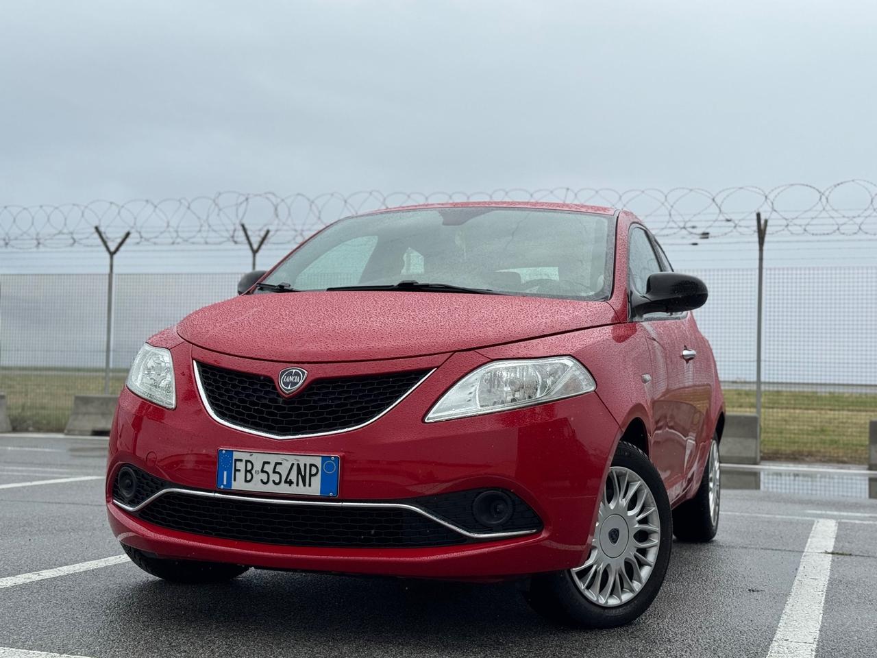 Lancia Ypsilon 1.3 MJT 95CV PLATINUM 12MESI DI GARANZIA 1 PRO