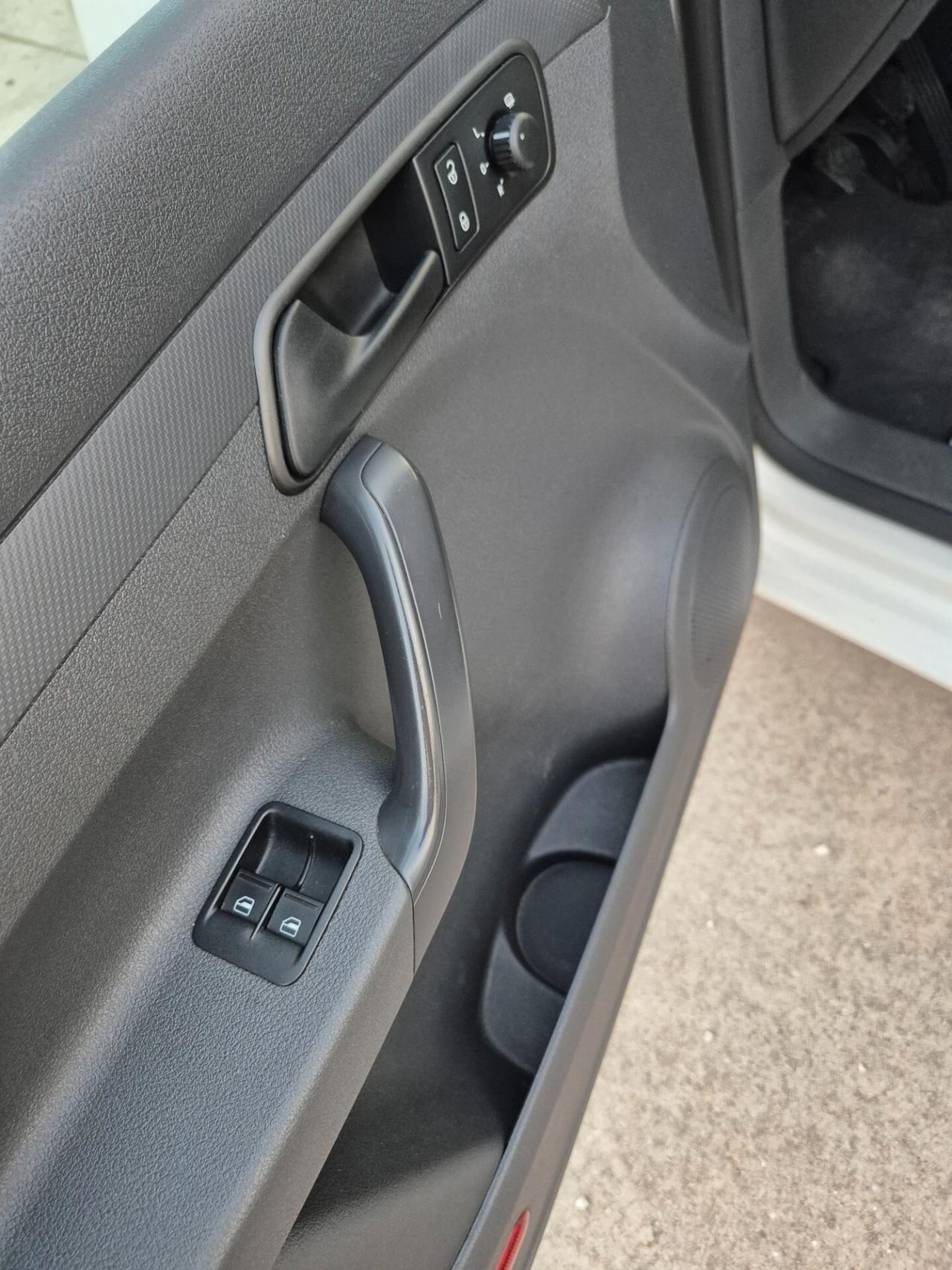 Volkswagen Caddy 1.6 TDI 102 CV neopatentati