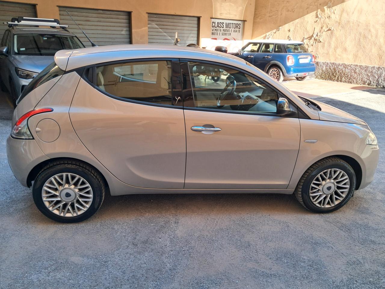 Lancia Ypsilon 1.2 69 CV 5 porte Gold