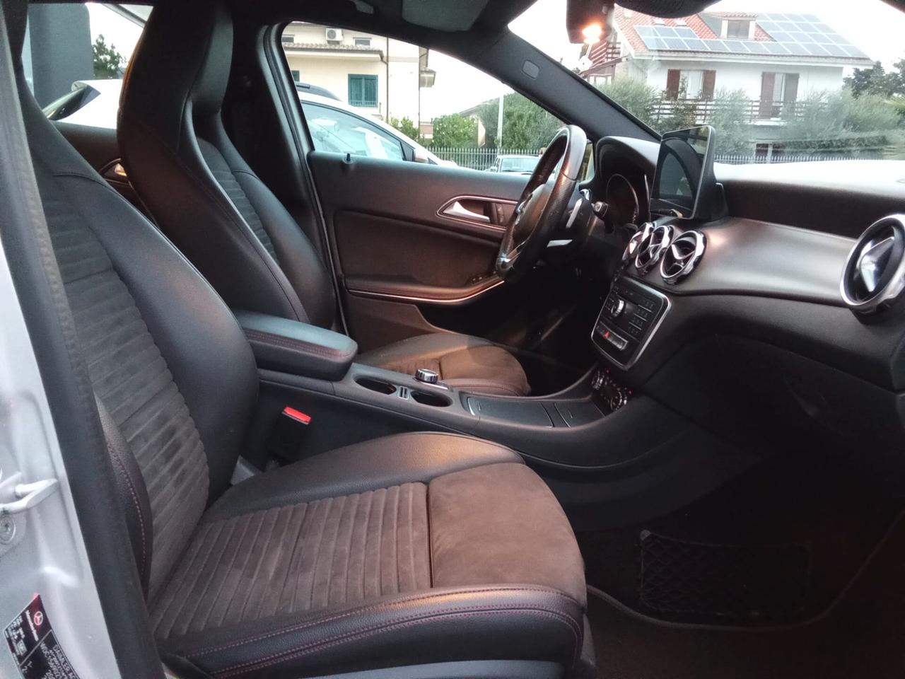 MERCEDES GLA 200D 4 MATIC PREMIUM AUTO MY17 5P