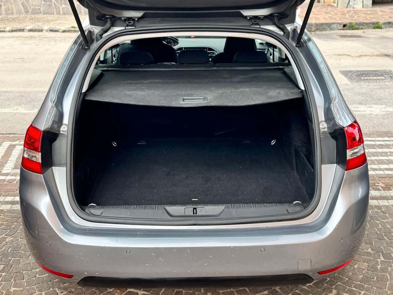 Peugeot 308 BlueHDi 120 S&S EAT6 SW Allure