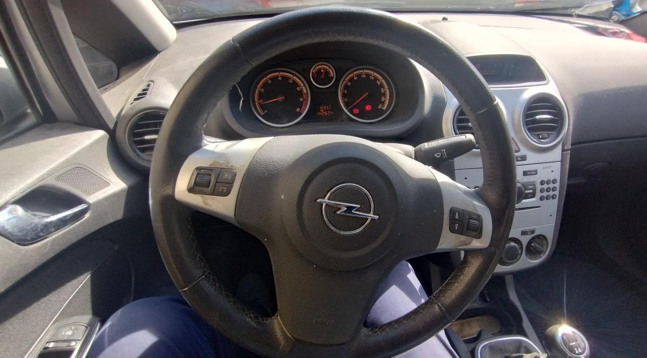 Opel Corsa 1.2 5 porte Club NEOPATENTATI