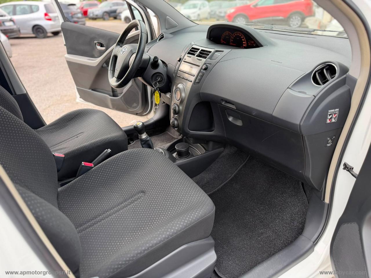 TOYOTA Yaris 1.0 5p. Sol