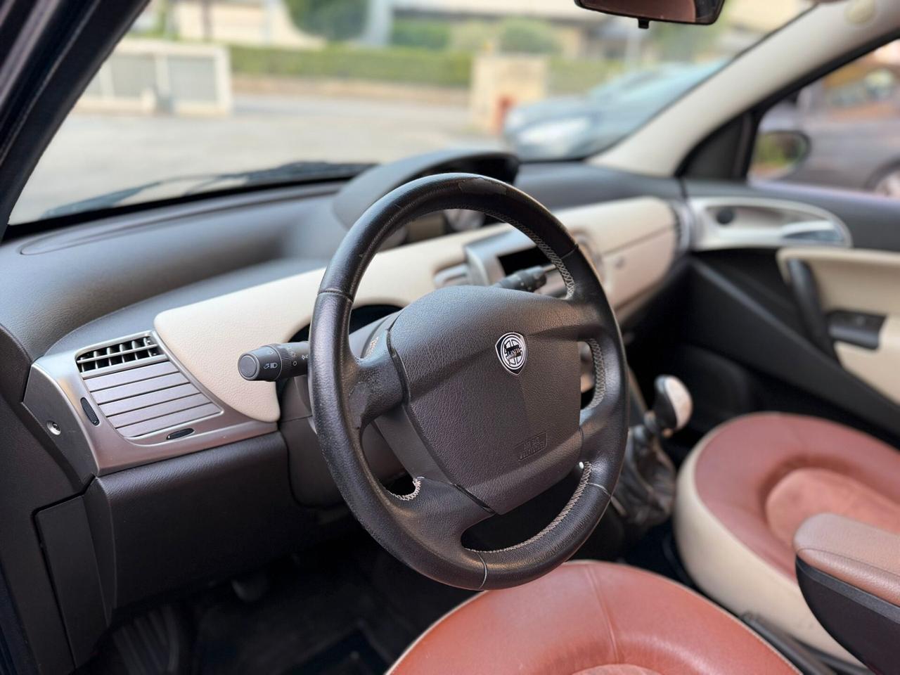 Lancia Ypsilon 1.2 Oro Giallo