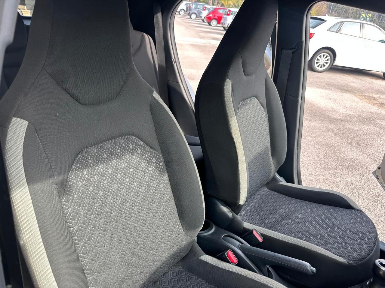 Toyota Aygo X 1.0 VVT-i 72 CV 5 porte Lounge Air NEOPATENTATI