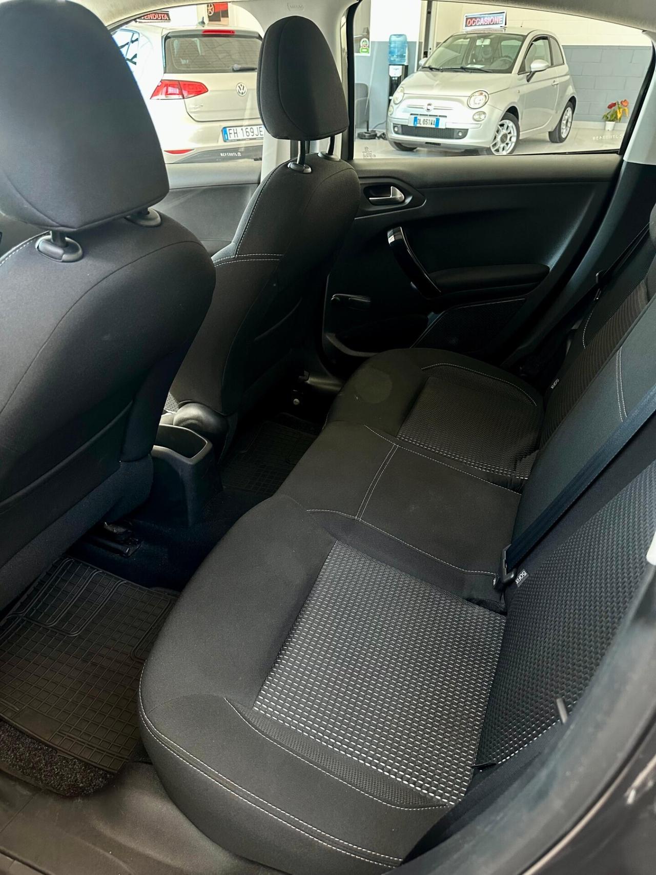 Peugeot 208 BlueHDi 75 5 porte Allure