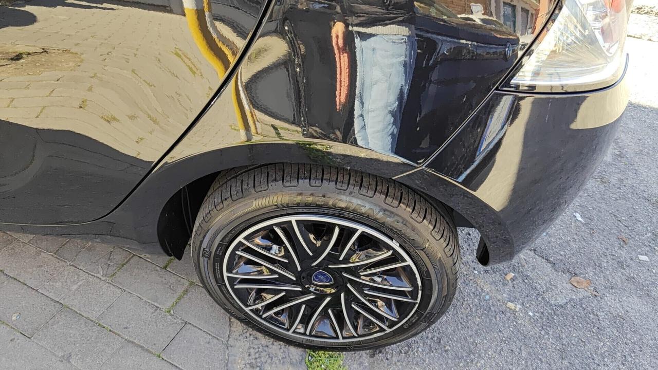Lancia Ypsilon 1.0 HYBRID GOLD 5 porte CONSUMI RIDOTTI