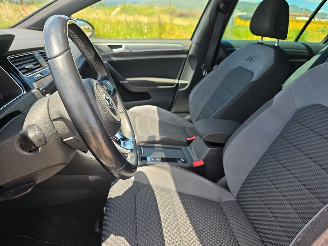 Volkswagen Golf 7.5 R-Line 1.6tdi VIRTUAL FARI LED