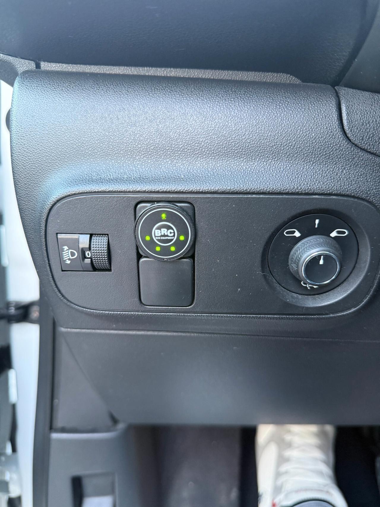 "UNA CHICCA" Citroen C3 1.2 C-Series +GPL