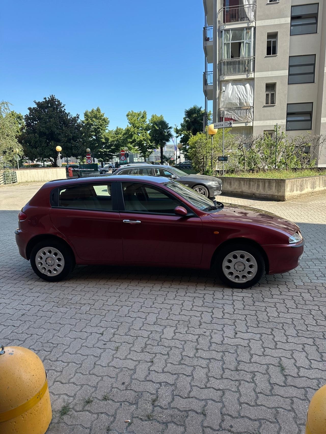 Alfa Romeo 147 1.6i 16V Twin Spark cat 5p. Distinctive