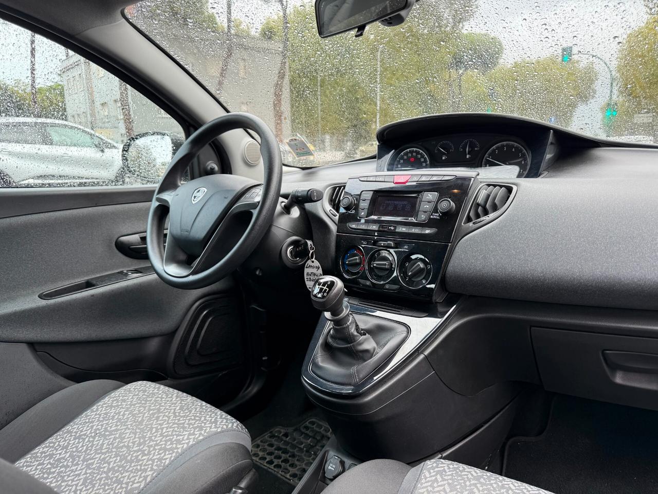Lancia Ypsilon 1.0 FireFly 5 porte S&S Hybrid Ecochic Gold