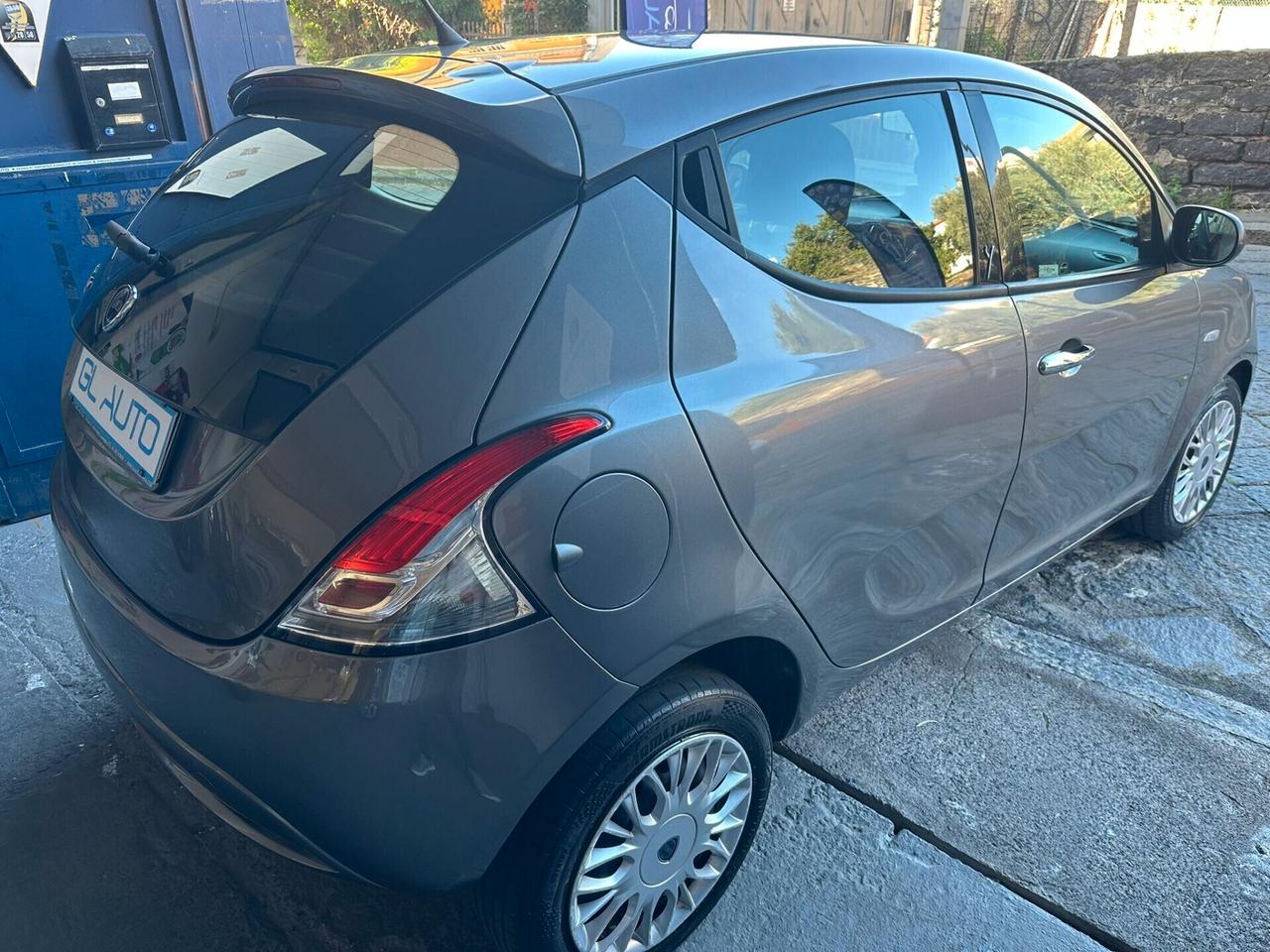 Lancia Ypsilon 1.2 69 CV 5 porte Silver