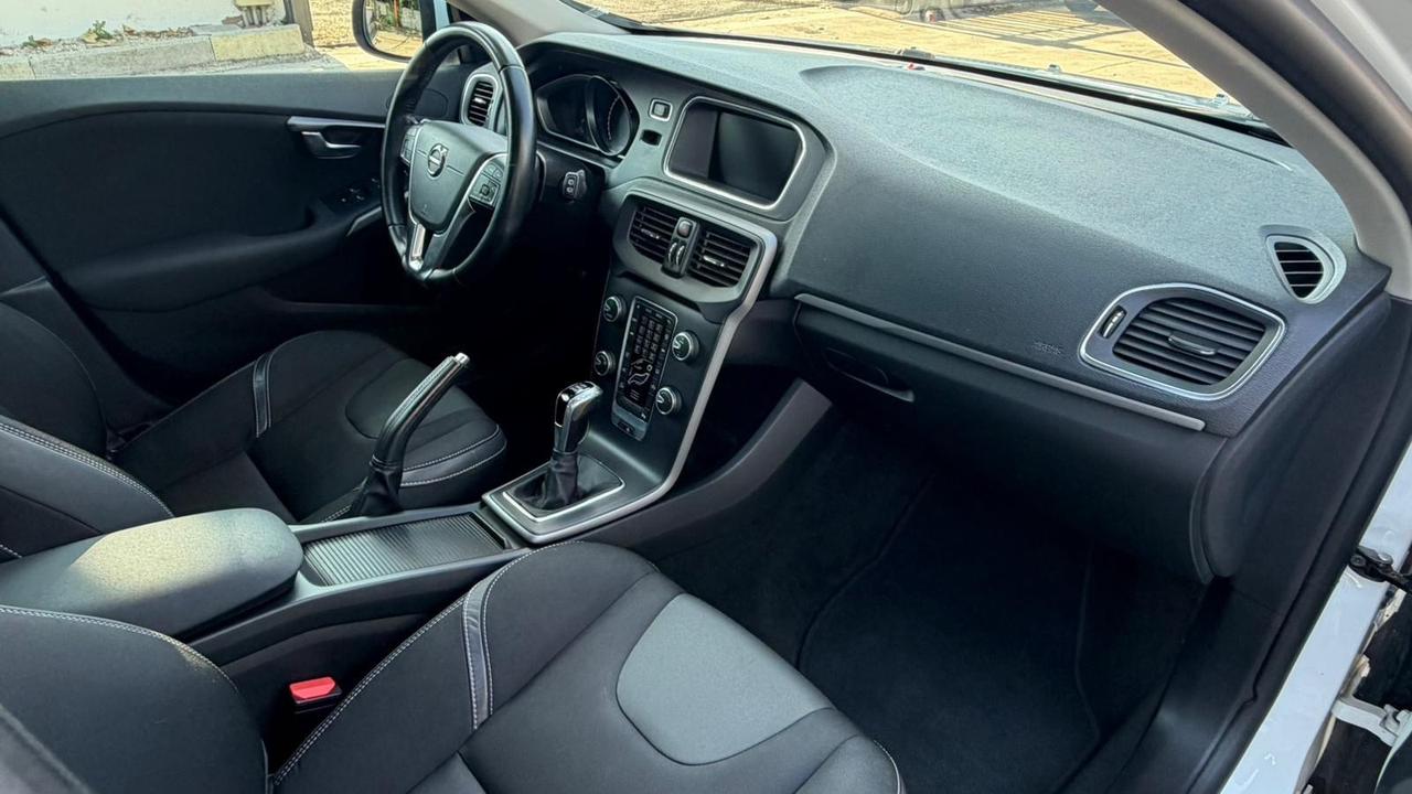 Volvo V40 D2 R-design