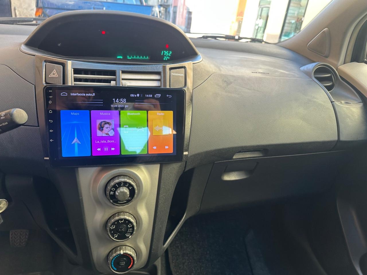 Toyota Yaris 1.0 3 porte Sol